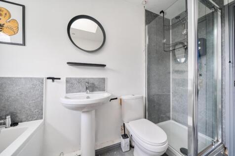 Bathroom corner.jpg