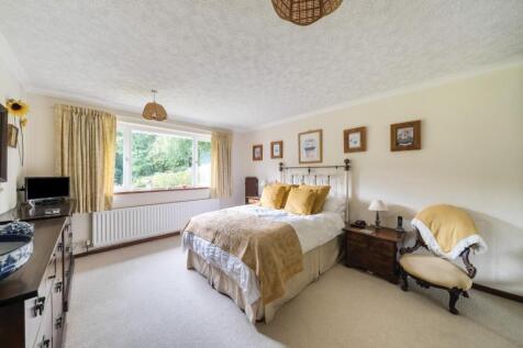 Bedroom 1.jpg