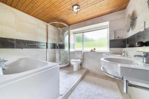 Bathroom.jpg