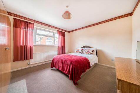 Bedroom 1.jpg