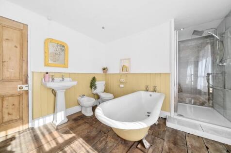 Bathroom.jpg