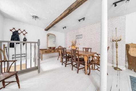 Dining Area.jpg
