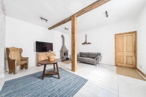 Lounge with stove.jpg