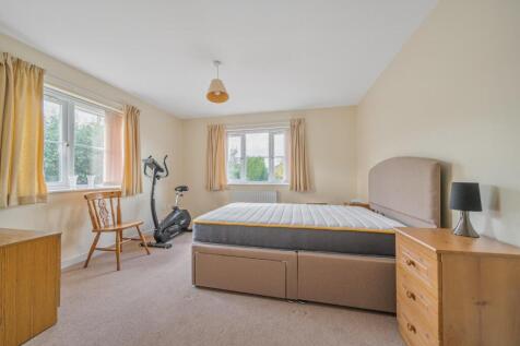 Bedroom 1.jpg