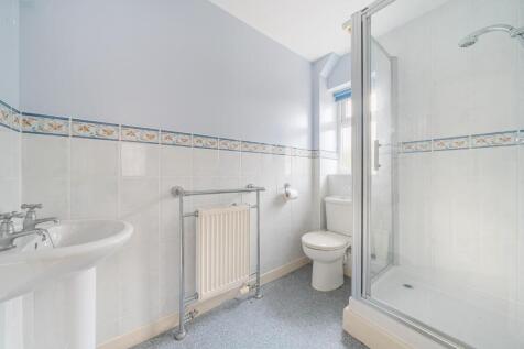 Bedroom 1 ensuite.jpg
