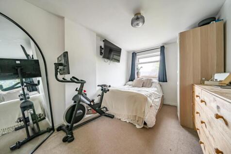 Bedroom 1.jpg