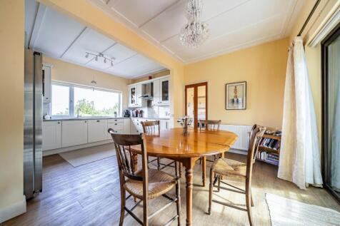 Dining Area.jpg