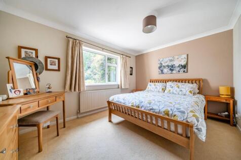 Bedroom 1.jpg