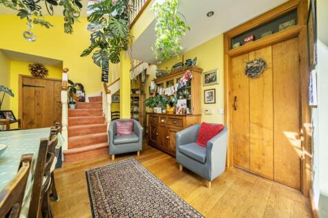 Dining Room corner.jpg