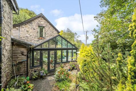 Pathway to Garden Room.jpg