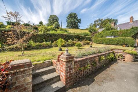 Steps to Garden.jpg