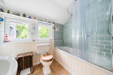 Bathroom corner.jpg