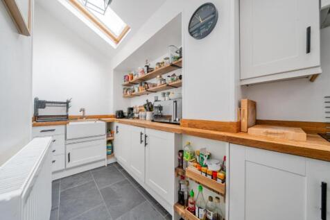 Kitchen 2.jpg
