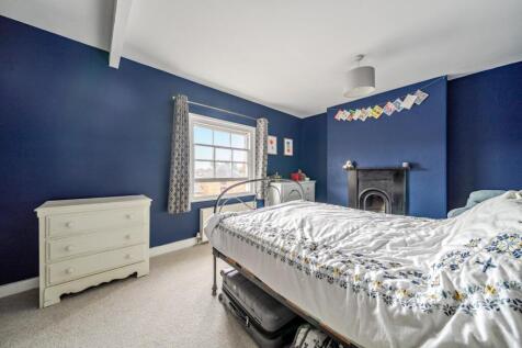Bedroom 1.jpg