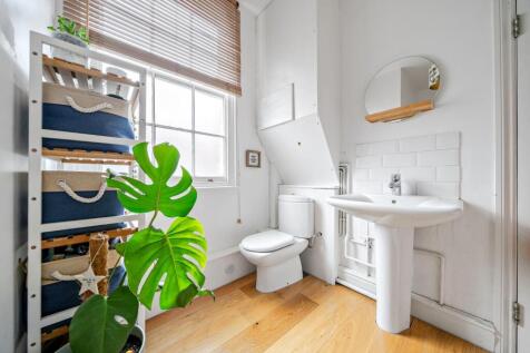 Bathroom wc.jpg