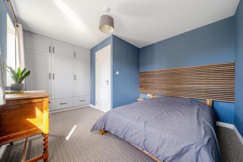 Bedroom 1.jpg