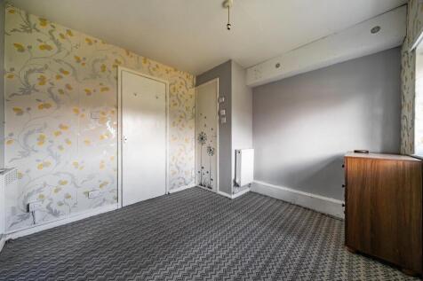 Bedroom 1.jpg
