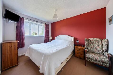 Bedroom 1.jpg
