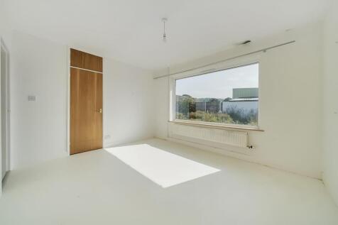Bedroom 1.jpg