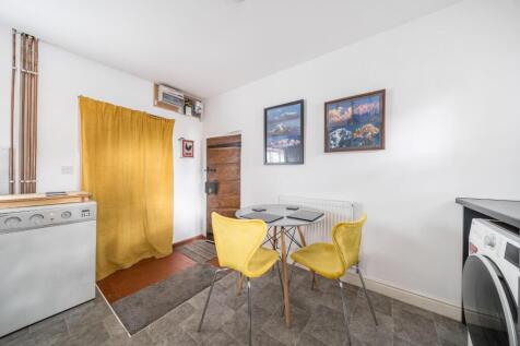 Dining Area.jpg