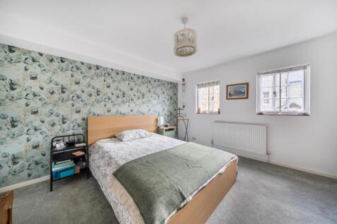 Bedroom 1.jpg