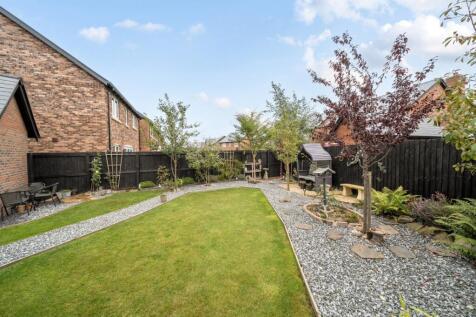Garden with gravelled path.jpg