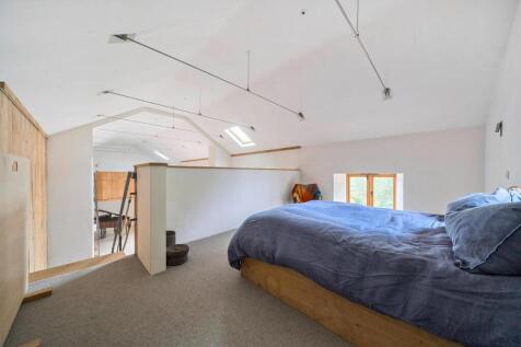 Bedroom (mezzanine).jpg