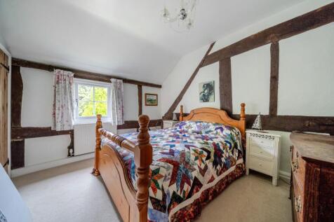 Bedroom 1.jpg