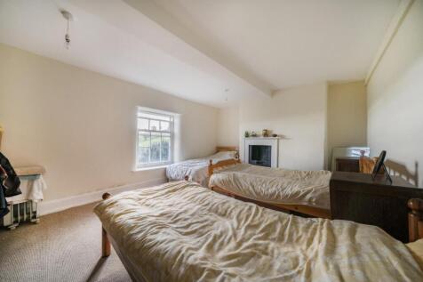Bedroom 1.jpg