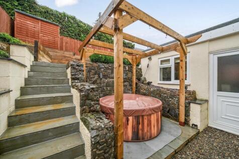 Rear patio area.jpg