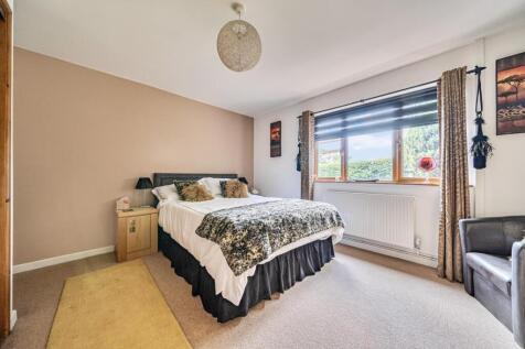 Bedroom 1.jpg
