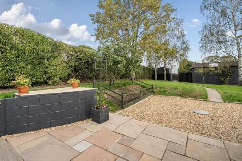 Patio and gravelled area.jpg