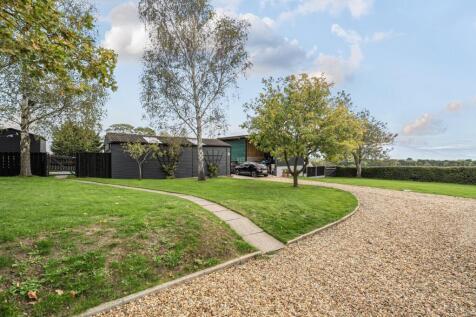 Path to outbuildings.jpg