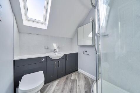 Bedroom 1 ensuite.jpg