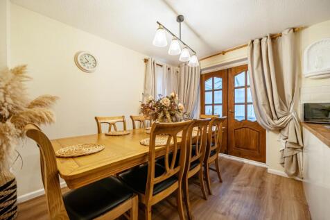Dining Area.jpg