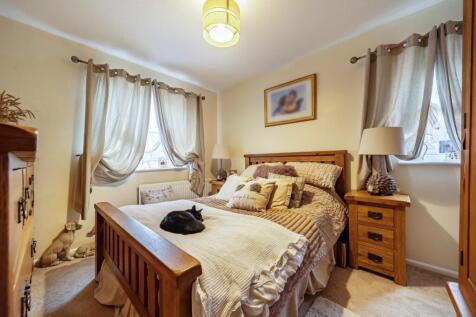 Bedroom 1.jpg