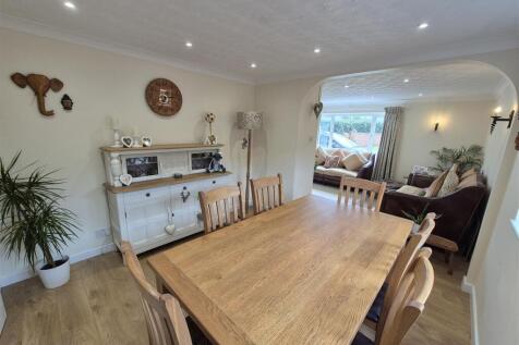Dining Lounge.jpg