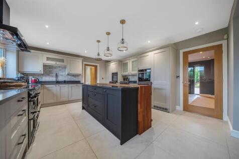 Kitchen island.jpg