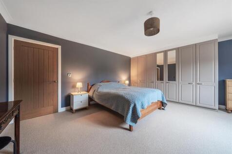 Bedroom 1.jpg