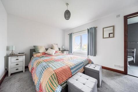 Bedroom 1.jpg