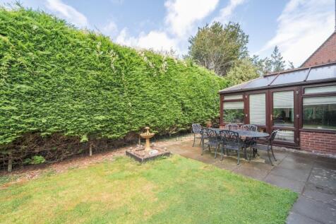 Garden with Conservatory.jpg