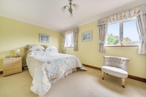 Bedroom 1.jpg