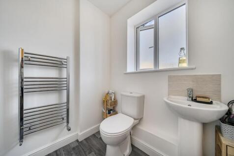 Ensuite corner.jpg