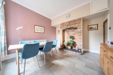 Dining area with inset.jpg