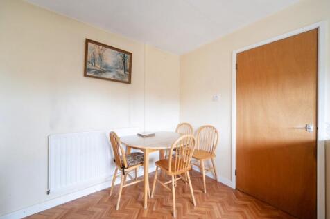 Kitchen dining area.jpg