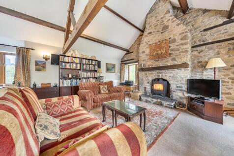 First floor reception room corner.jpg