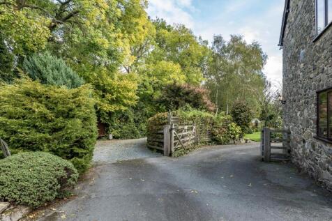 Driveway entrance.jpg