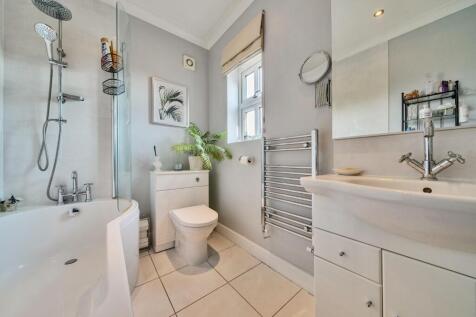 Bedroom 1 Ensuite.jpg