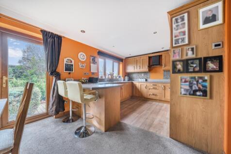 Dinig area view to Kitchen.jpg