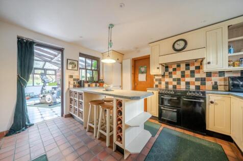 Kitchen view to Conservatory.jpg